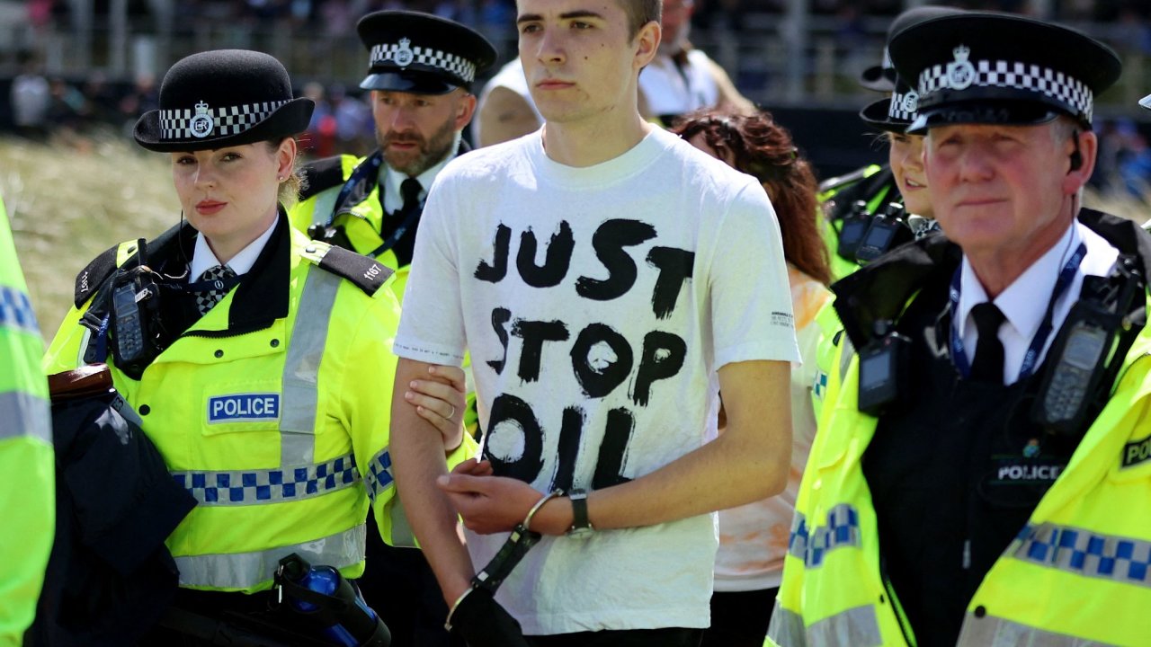 Zatkn aktivisty organizace Just Stop Oil ve Velk Britnii.